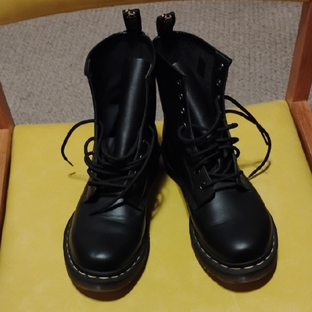 Black Leather Women's Dr.Martens Boots